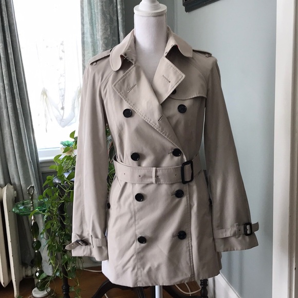 Burberry Jackets & Blazers - Burberry trenchcoat pristine condition